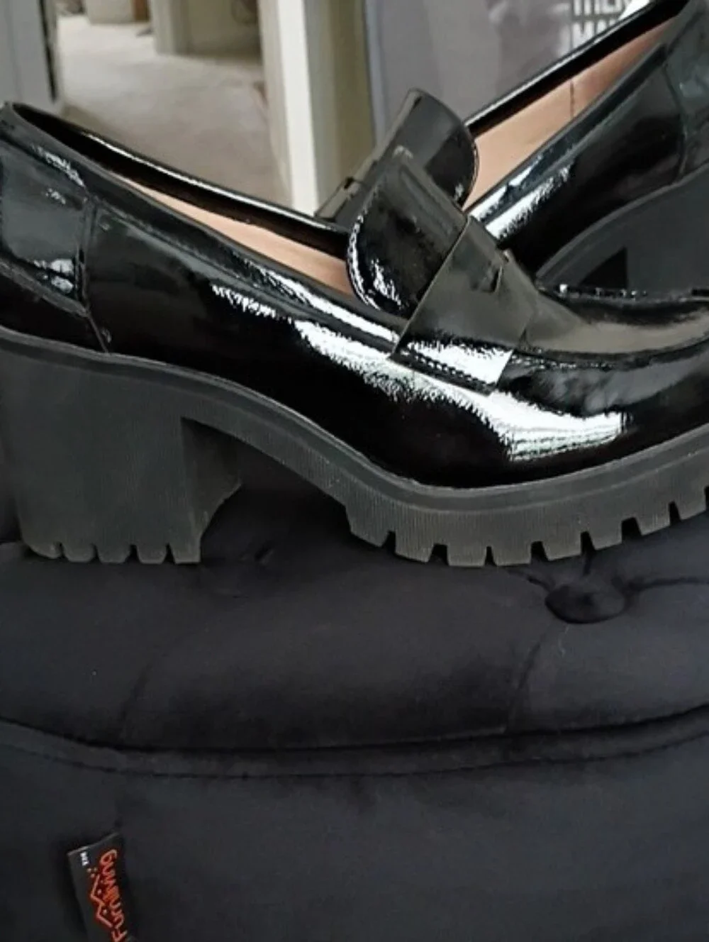 Sun + Stone glossy black